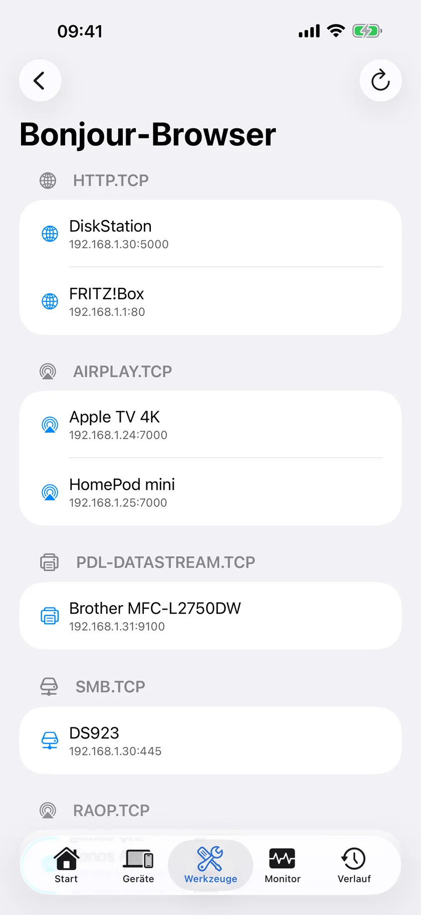 Der Bonjour-Browser von PingKit auf dem iPhone gruppiert gefundene Dienste nach Art und zeigt Gerät, Adresse und Port, die jeden davon ankündigen.