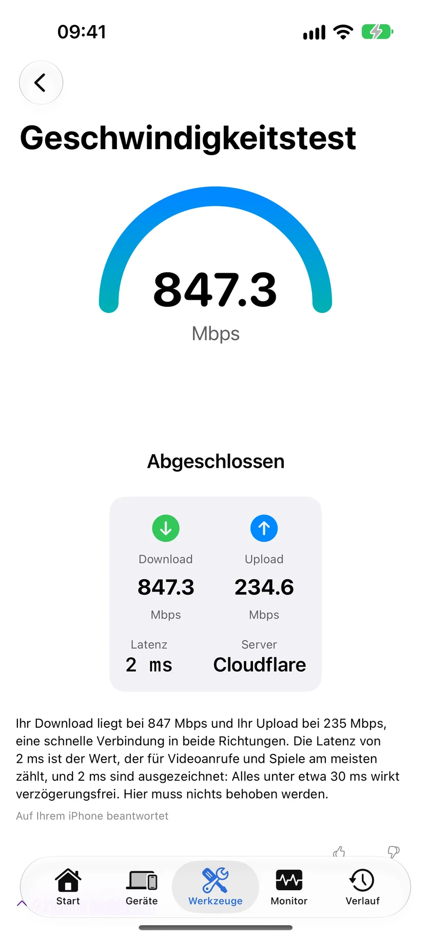 Ein abgeschlossener Geschwindigkeitstest in PingKit auf dem iPhone mit 847,3 Mbit/s im Download und 234,6 Mbit/s im Upload sowie 2 ms Latenz zu einem Cloudflare-Server.